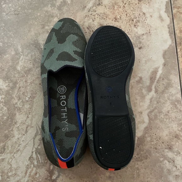 Rothys size 8 camo loafers - Picture 3 of 3